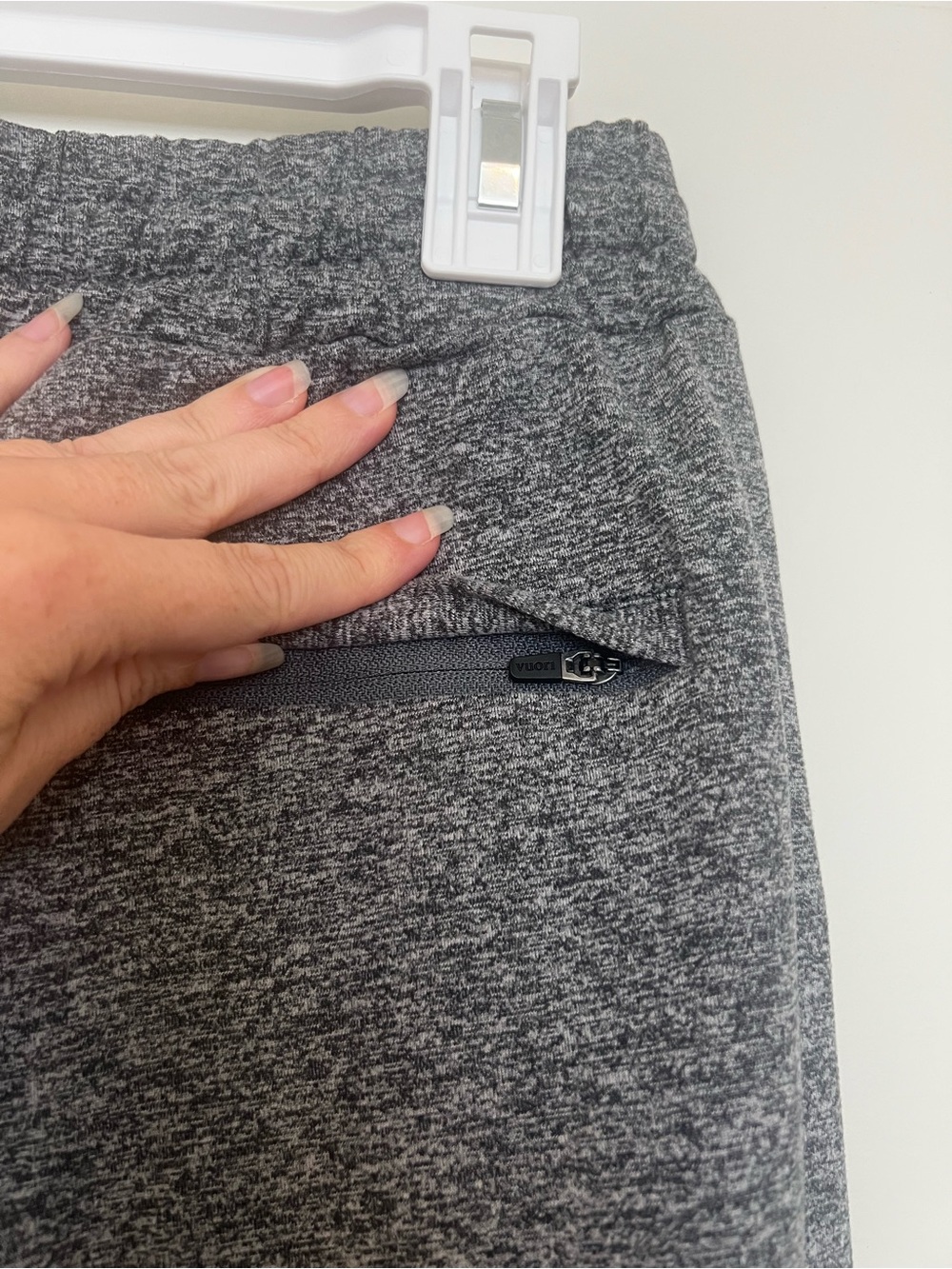Vuori Sweatpants size large - Picture 6 of 6